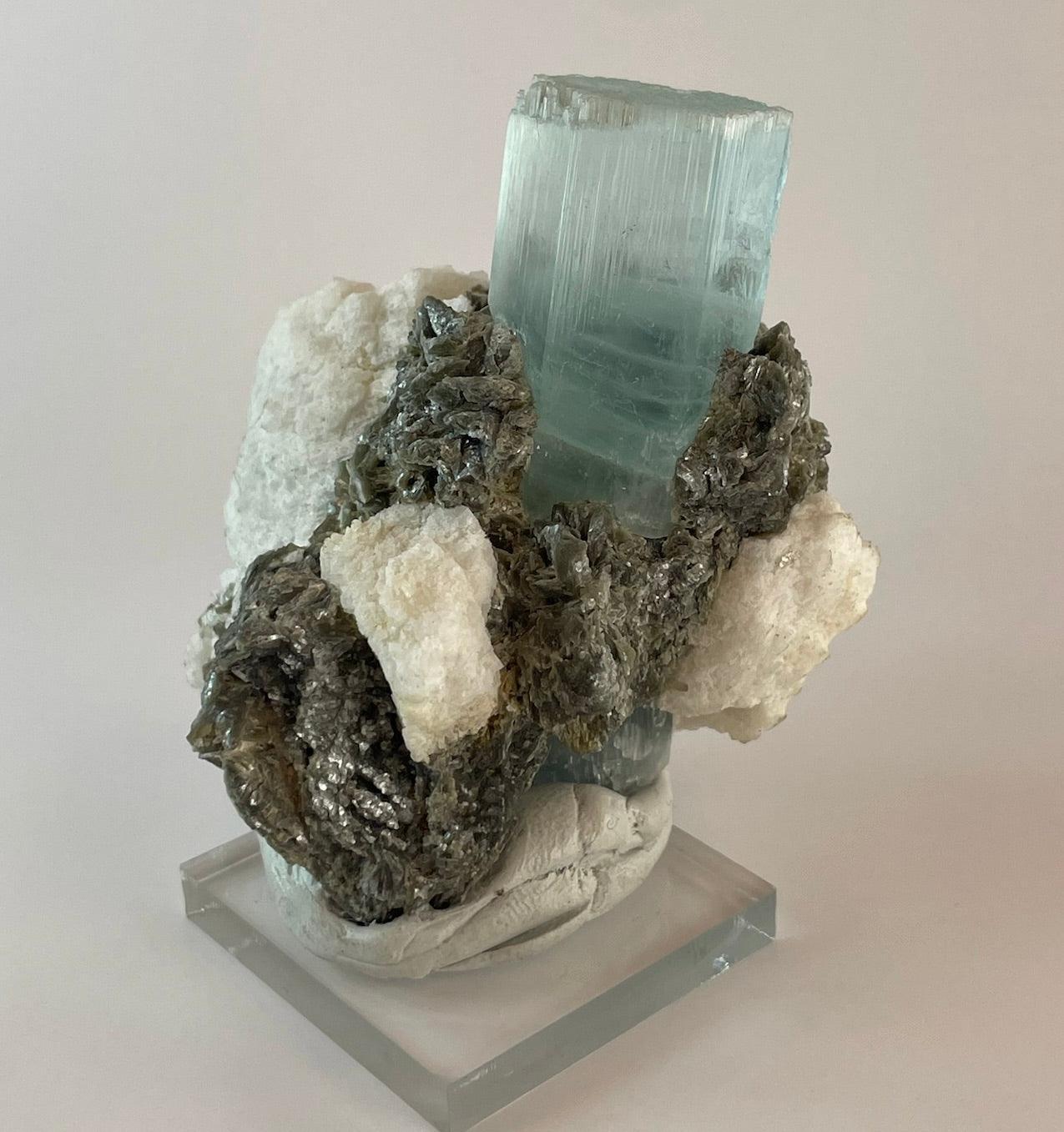 Aquamarine Muscovite Albaite