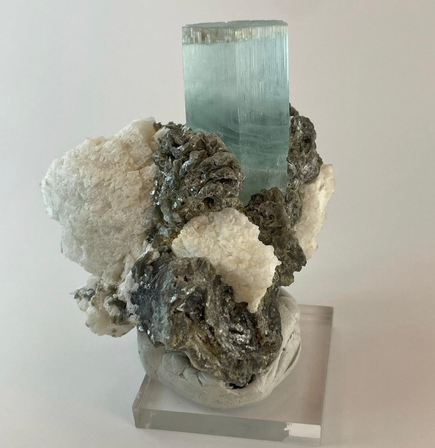 Aquamarine Muscovite Albaite